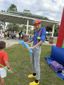 Blippi can Twist Balloons!